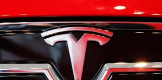 สหรัฐอเมริกาเริ่มสอบสวนระบบออโตไพล็อตของเทสล่าหลังมีผู้เสียชีวิต