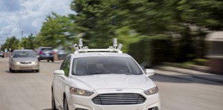 ฟอร์ดตั้งเป้าผลิตรถยนต์ขับเคลื่อนอัตโนมัติรองรับแผนการใช้รถร่วมกันในปีพ.ศ. 2564 โดยลงทุนกับบริษัทเกี่ยวกับเทคโนโลยีใหม่ และเพิ่มทีมงานที่ศูนย์ซิลิคอนแวลลีย์อีกเท่าตัว