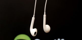 Apple Music – Spotify มาแรง คาดสร้างรายได้วงการเพลงทะลุ 2 พันล้านเหรียญสหรัฐ