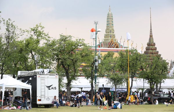 เอไอเอส เสริมเครือข่าย Free WiFi ครอบคลุมทั่วสนามหลวงและถนนหน้าพระลาน อำนวยความสะดวกประชาชนที่มาเข้าเฝ้าฯกราบถวายบังคมพระบรมศพ พระบาทสมเด็จพระปรมินทรมหาภูมิพลอดุลยเดช