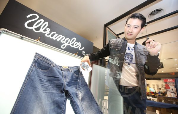 “คุณคิดว่าเป้จะเปียกหรือไม่เปียก???” หมัดเด็ด!!! ไวรัลวีดีโอเรื่องล่าสุดจาก “แรงเลอร์”