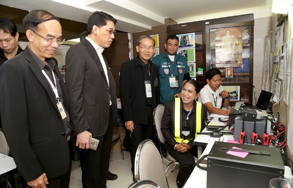 รองเลขาธิการ กสทช. ลงพื้นที่สนามหลวงตรวจสัญญาณโทรศัพท์เคลื่อนที่ และสถานีชั่วคราวพร้อมให้บริการประชาชนเต็มที่