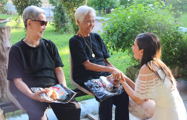 อร่อย สุขภาพดีกับ ซีเล็คทูน่า-ฟิชโช กับกิจกรรมดีๆ ของนางเอกสาว ศรีริต้า ที่บ้านบางแค ผู้สูงอายุเป็นปลื้ม