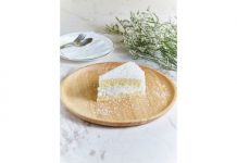 บอกรักแม่ด้วย “คำหวาน” ที่สื่อแทนทุกความรู้สึกได้อย่างอบอุ่นด้วย ‘Coconut Cake’ เค้กมะพร้าวระดับพรีเมียมจาก Amor ตลอดทั้งเดือนสิงหาคมนี้