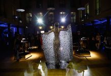 สวารอฟสกี้จับมือ IRIS VAN HERPEN ดีไซน์เนอร์ชื่อดังชาวดัทช์ เฉลิมฉลองหนึ่งทศวรรษแห่งความล้ำเลิศ เปิดตัวคริสตัล ดีไซเนอร์คอลเลคชั่นใหม่