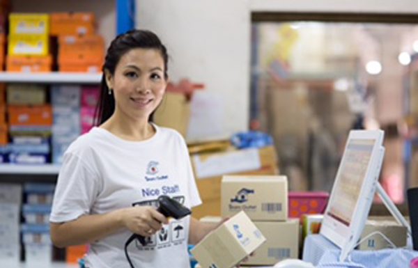 สยาม เอาท์เลต ชี้ช้อปออนไลน์มาแรงไม่ตก ดึงพันธมิตรเสริมแกร่ง ตอบโจทย์ธุรกิจออนไลน์ครบวงจร ตั้งเป้าสิ้นปีเติบโตก้าวกระโดด 300%