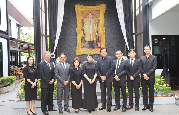 กลุ่มบริษัทดีทีร่วมใจจัดพิธีบำเพ็ญพระราชกุศล วันคล้ายวันสวรรคตแด่พระบาทสมเด็จพระปรมินทรมหาภูมิพลอดุลยเดช รัชกาลที่ ๙