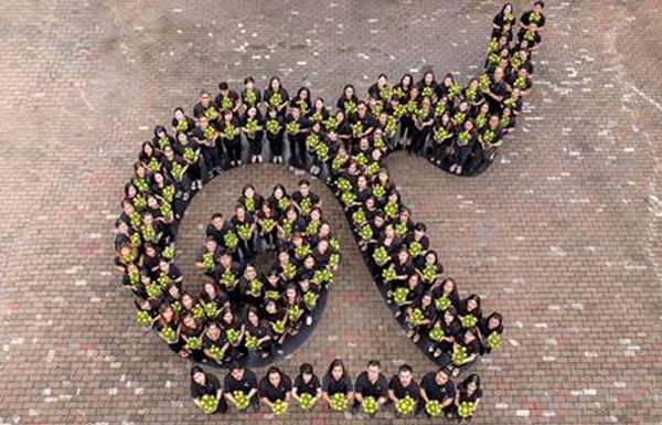 เครือเจริญโภคภัณฑ์และทรู คอร์ปอเรชั่น น้อมสำนึกในพระมหากรุณาธิคุณอย่างหาที่สุดมิได้ ร่วมปลูกต้นดาวเรืองให้เหลืองอร่ามบานสะพรั่งทั้งแผ่นดิน รวมถึงเปิดให้แสดงความอาลัยผ่าน www.iwilldoforking.com