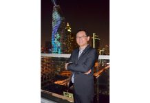 วิสิษฐ์ มาลัยศิริรัตน์ ชวนมาร่วมเคาท์ดาวน์ชมโชว์ แสง สี 3 มิติ ในวันอาทิตย์ที่ 31 ธันวาคม 2560 เวลา 23.55 น. ณ โครงการ แมกโนเลียส์ ราชดำริ บูเลอวาร์ด (MRB)