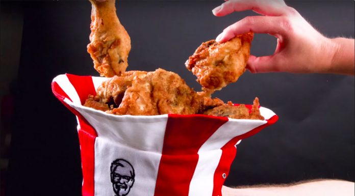 KFC Russia จับมือแบรนด์สตรีทแฟชั่น Mam Cupy ทำ “หมวก” ที่กลายเป็น “ถังใส่ไก่ทอด” ได้ด้วย