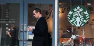 หรือ “หนังสือพิมพ์” จะหมดมนต์เสน่ห์? Starbucks อเมริกาจะงดขายใน 8,600 สาขา ตั้งแต่เดือนกันยายนเป็นต้นไป