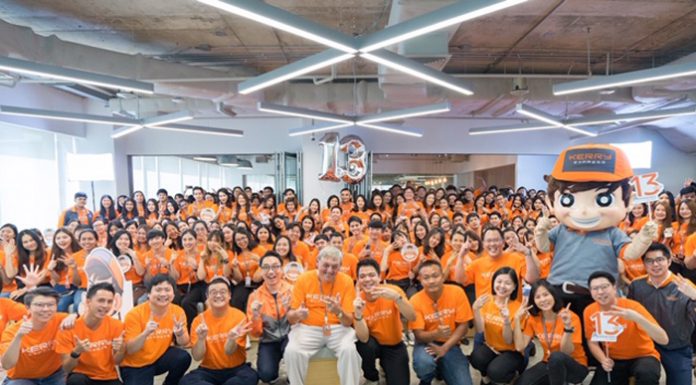 ฉลองครบรอบ 13 ปี “เคอรี่ เอ็กซ์เพรส” เซอร์ไพรส์เปิดตัวพรีเซนเตอร์คนแรก ชูภาพผู้นำการจัดส่งพัสดุด่วนทั่วไทย