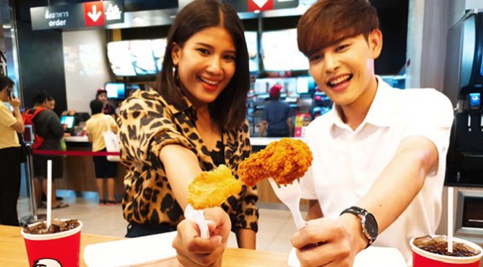 AIS แท็กทีม KFC จัดเซ็ตไก่ชุดยอดฮิต ซื้อ 1 แถม 1 ฉลอง Serenade Day พร้อมรับสิทธิ์ซื้อเครื่องตัวท็อป ลดสูงสุด 18,000 บาท