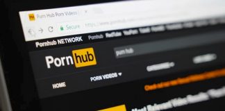 ดูไม่รู้เรื่อง! คนหูหนวกฟ้องยื่นฟ้อง “Pornhub” เหตุหนังโป๊ไม่มี “ซับไตเติล”