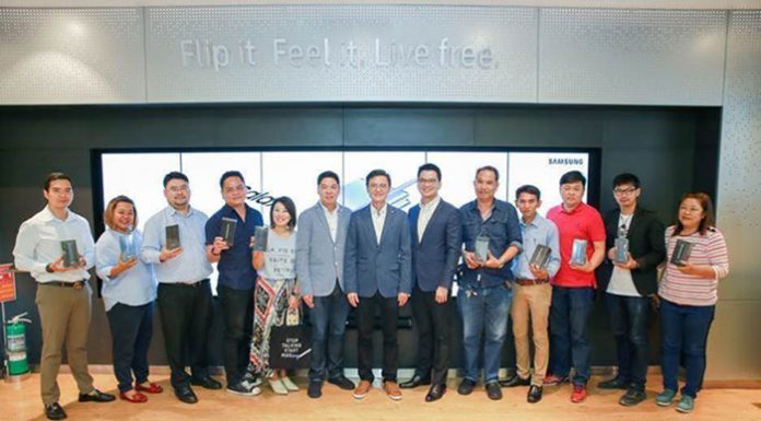 ดีแทคจัดงาน VVIP มอบ Samsung Galaxy Note 10 & 10+ ให้แก่ลูกค้า Blue Member ได้รับสิทธิ์ก่อนใคร