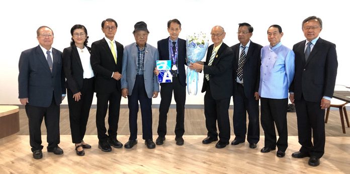 ดั๊บเบิ้ล เอ ร่วมยินดีกับเสรี จินตนเสรี แชมป์โลกแบดมินตันอาวุโส สมัยที่ 6