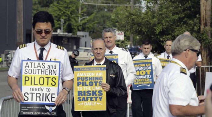 สายการบิน-รถยนต์-โรงแรมกำไรดี พนักงานอเมริกันพร้อมใจโวยขอเพิ่มสวัสดิการ