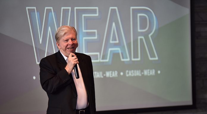 แปลงกายขยะรีไซเคิลสู่แฟชั่นดีไซน์ล้ำในโครงการ RECO Young Designer 2019 ริชาร์ด โจนส์