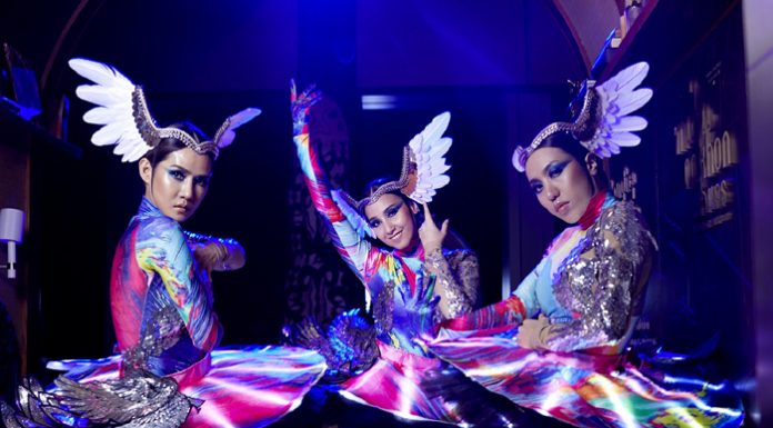 มหานคร แบงค็อก สกายบาร์ เปิดตัวการแสดงใหม่ บนห้องอาหารและบาร์ที่สูงที่สุดในประเทศไทย