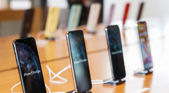 คนทะลักแห่เข้าคิวซื้อไอโฟน 11 ที่แอ๊ปเปิ้ลสโตร์ ไอคอนสยาม แห่งแรกในไทย