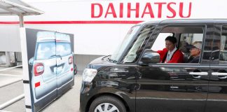 รถใหม่ในญี่ปุ่นต้องมี “เบรกอัตโนมัติ” เริ่มปี 2021 หลังเกิดอุบัติเหตุเกี่ยวกับผู้สูงอายุเพิ่มขึ้น