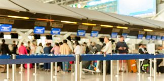 คนสหรัฐฯ ‘บิน’ น้อยลงอีกครั้ง หลังเคยดิ่งหนักช่วงเดือนเมษายน เนื่องจาก COVID-19 ระบาดหนัก