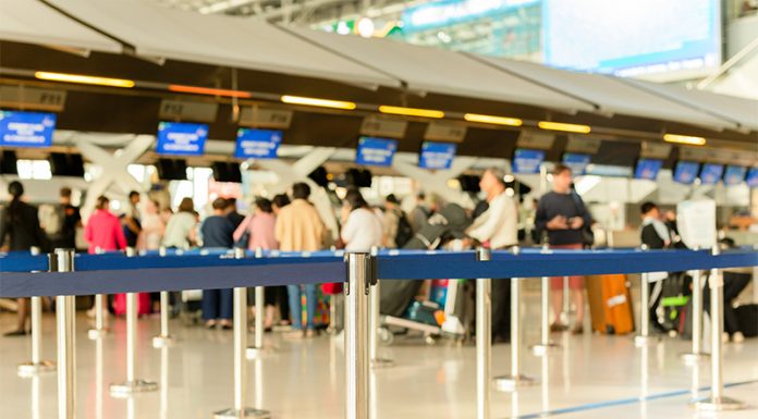 คนสหรัฐฯ ‘บิน’ น้อยลงอีกครั้ง หลังเคยดิ่งหนักช่วงเดือนเมษายน เนื่องจาก COVID-19 ระบาดหนัก