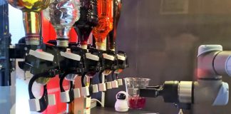 ผับญี่ปุ่นทดลองหุ่นยนต์แทน “บาร์เทนเดอร์” รินเบียร์ใน 40 วินาที สู้วิกฤตขาดแคลนคน