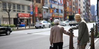 วิกฤตประชากรญี่ปุ่น : ขยายเวลาเกษียณอายุการทำงานเป็น 70 ปี แก้ปัญหาขาดเเรงงาน