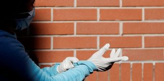 “ถุงมือยาง” เสี่ยงขาดตลาด-ผลิตไม่ทัน รับ COVID-19 ยอดสั่งซื้อจากยุโรป-สหรัฐฯ พุ่ง 2 เท่า