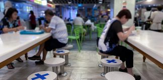 เศรษฐกิจ “สิงคโปร์” เจ็บหนัก ถดถอยกว่าเดิม GDP ไตรมาส 2 ร่วงเกือบ 43%