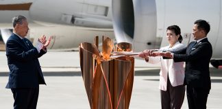 ญี่ปุ่นรับมอบไฟจุด “คบเพลิง” โอลิมปิก 2020 ยืนยันเดินหน้าจัดงานตามแผน