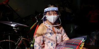 กลุ่มแม่ค้าหมวกเวียดนาม ร่วมใจผลิต Face Shield แจกบุคลากรการแพทย์สู้ COVID-19