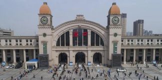 “อู่ฮั่น” ฟื้นตัวคึกคักหลังเปิดเมือง ขนส่งมวลชน บริการความงาม และร้านอาหาร พุ่งเกิน 100%