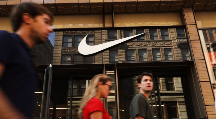 Nike มองรายได้ปีนี้ “ดีเกินคาด” ปรับเป้ายอดขายเพิ่ม คนเเห่ซื้อออนไลน์พุ่ง เทรนด์สุขภาพอยู่ยาว