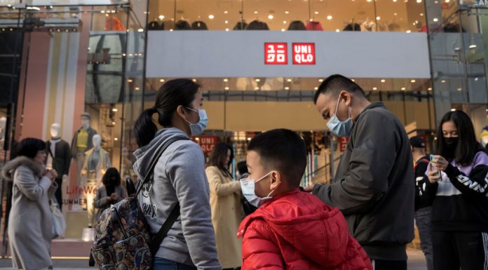 โลกแฟชั่นยังซึม Uniqlo คาดการณ์กำไรปีนี้ร่วง -50% แม้ยอดขายฟื้นตัวแรงในญี่ปุ่น