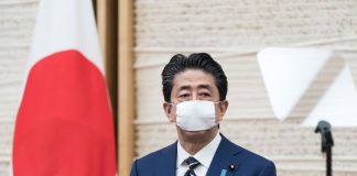 มาตรการแจกหน้ากากผ้าของญี่ปุ่น สู่กระแส “อาเบะโนมาสก์” ถูกสับเปลืองภาษี 4.7 หมื่นล้านเยน