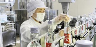 สาเกญี่ปุ่นคึกคัก! ออเดอร์รุ่นแอลกอฮอล์เข้มยอดพุ่งกระฉูด หลังน้ำยาฆ่าเชื้อโรคขาดตลาด