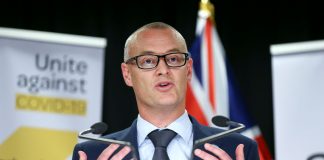 รมว.สาธารณสุขนิวซีแลนด์ฝ่าฝืนล็อกดาวน์ พาครอบครัวเที่ยวทะเลไม่สน COVID-19 david New Zealand Health Minister