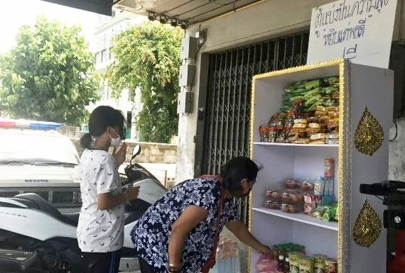 เหมามั้ย? ร้านขายโลงเมืองชลฯ แปลงโลงศพเป็น “ตู้ปันสุข” เตือนสติให้รู้จักพอดี