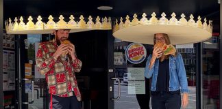 กินอย่างห่างๆ! Burger King เยอรมนี ออกไอเดียเก๋ แถม “หมวกยักษ์” ช่วยเว้นระยะทางสังคม
