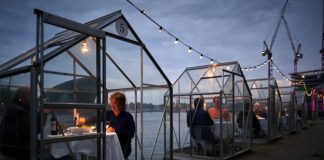 สนมั้ย? “กินข้าวในเรือนกระจก” ร้านอาหารแนวใหม่สู้ COVID-19 ในอัมสเตอร์ดัม