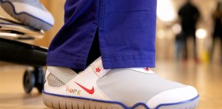 ‘Nike’ บริจาครองเท้า ‘Air Zoom Pulse’ 30,000 คู่ ให้บุคลากรทางการเเพทย์ใส่สู้ COVID-19