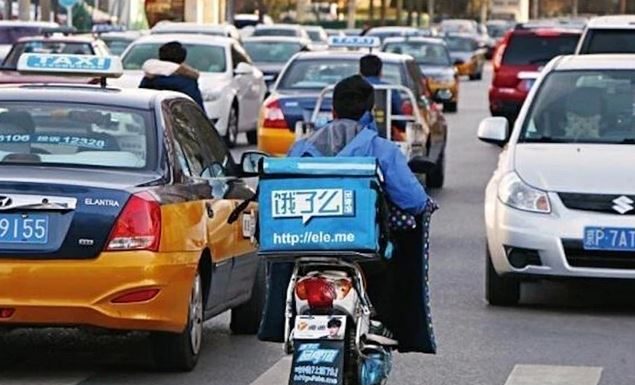 Food Delivery ที่เมืองเฉิงตู เริ่มเปลี่ยนมาใช้ “มอเตอร์ไซค์ไฟฟ้า” เพราะถูกกว่าเติมน้ำมัน