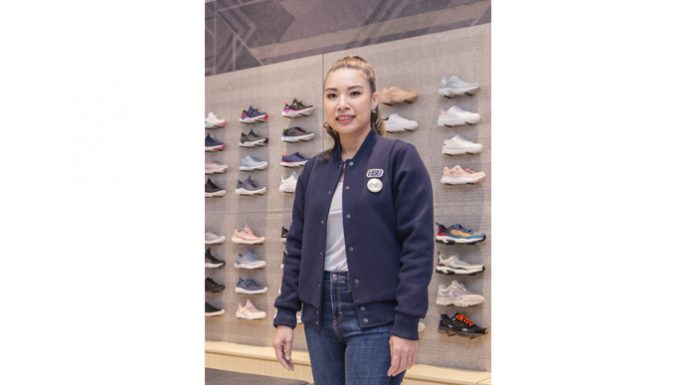 คุณไข่มุก นิลเศรษฐี ผู้จัดการประจำส่วนภูมิภาค “สเก็ตเชอร์ส” ไทยแลนด์ จำกัด ลุยเปิด 2 สาขาใหญ่ในเดือนเดียว