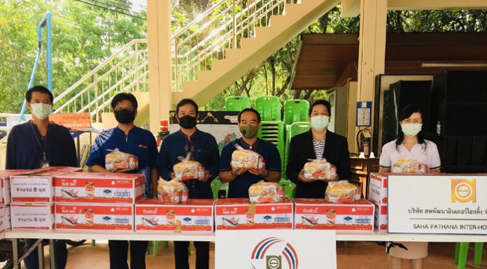 4 สวนอุตสาหกรรมเครือสหพัฒน์ร่วมใจ ลงพื้นที่ศรีราชา กบินนทร์บุรี ลำพูน แม่สอด มอบของกินของใช้ช่วยเหลือผู้ได้รับผลกระทบโควิด