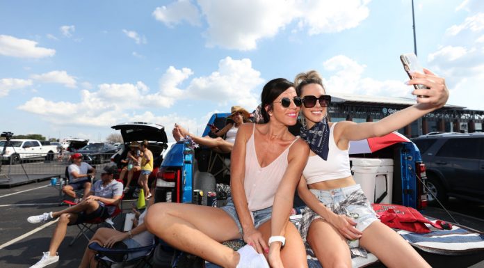 กันลอก ‘Apple’ จดสิทธิบัตร ‘เซลฟี่หมู่’ แม้อยู่ไกลกันก็ถ่ายได้