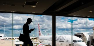 รัฐควีนส์แลนด์ ออสเตรเลีย เตรียมเก็บ “ค่ากักตัว” ผู้เดินทางจากต่างประเทศ คนละ6หมื่นบาท