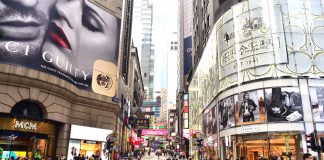 บรรดาห้างใหญ่ในฮ่องกง งัดกลยุทธ์ทุ่ม “เเจกคูปองเงินสด-iPad” ดึงคนกลับมาช้อปปิ้ง