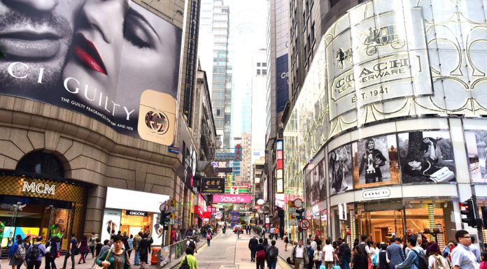 บรรดาห้างใหญ่ในฮ่องกง งัดกลยุทธ์ทุ่ม “เเจกคูปองเงินสด-iPad” ดึงคนกลับมาช้อปปิ้ง